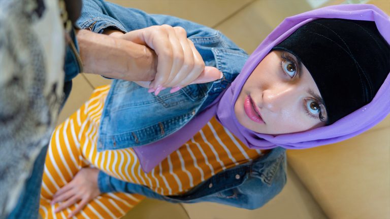 Follow Your Wet Fantasies – Angeline Red – Hijab Hookup